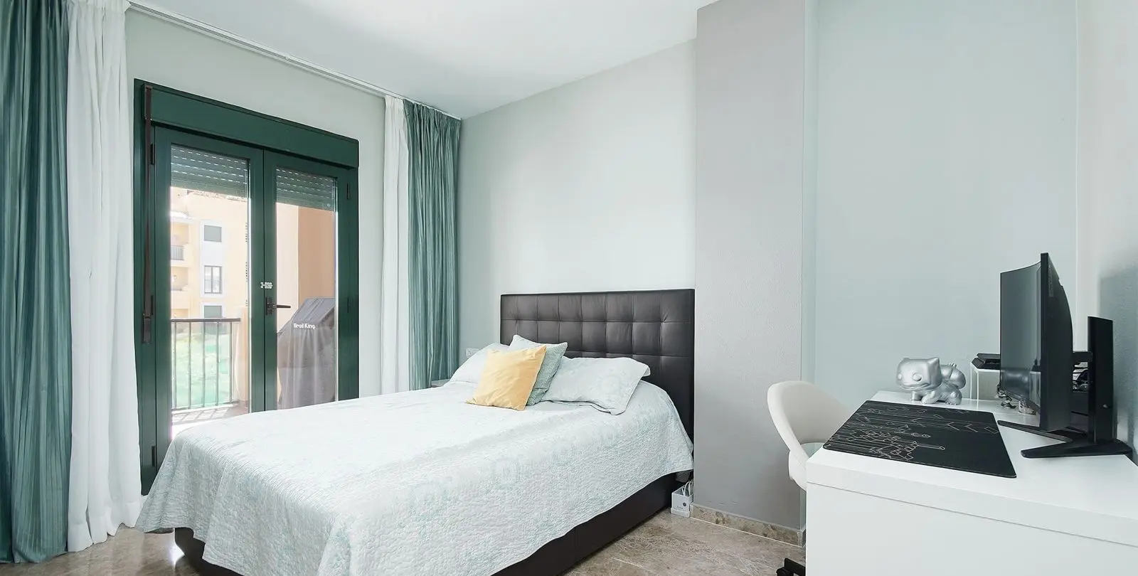 Sale of middle floor apartment in San Pedro de Alcántara 14