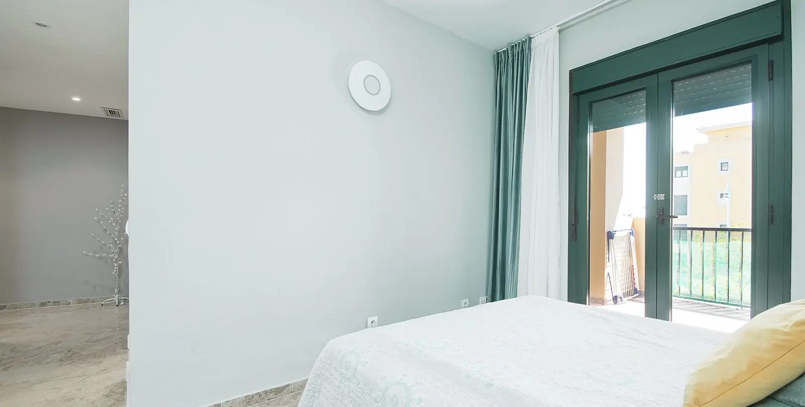 Sale of middle floor apartment in San Pedro de Alcántara 15