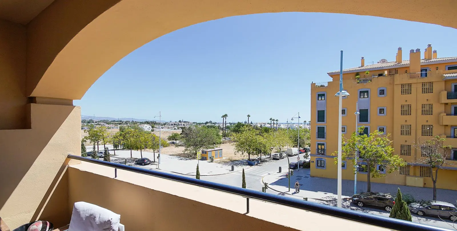 Sale of middle floor apartment in San Pedro de Alcántara 23