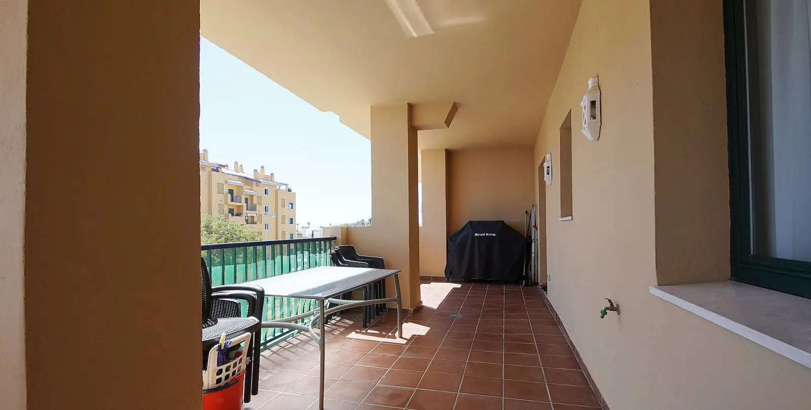 Sale of middle floor apartment in San Pedro de Alcántara 25