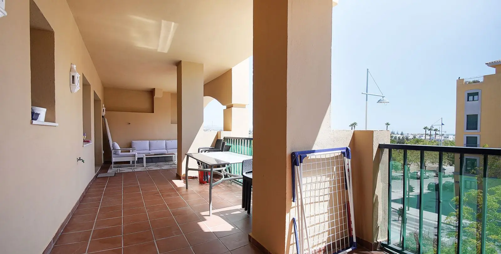 Sale of middle floor apartment in San Pedro de Alcántara 26