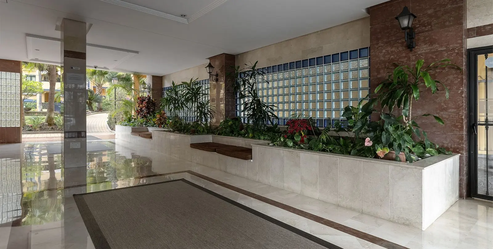 Sale of middle floor apartment in San Pedro de Alcántara 29