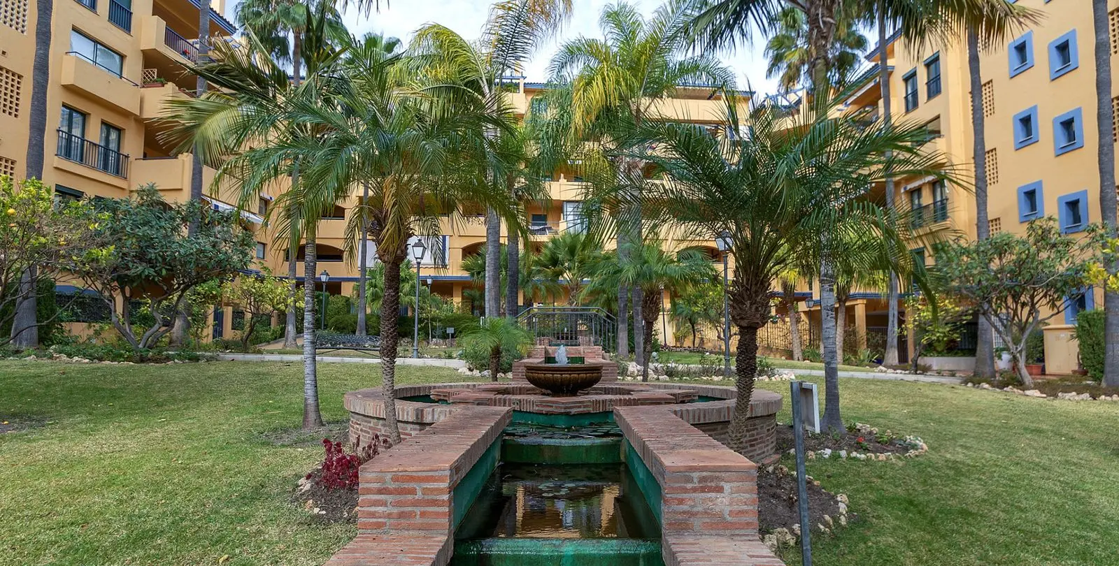 Sale of middle floor apartment in San Pedro de Alcántara 31