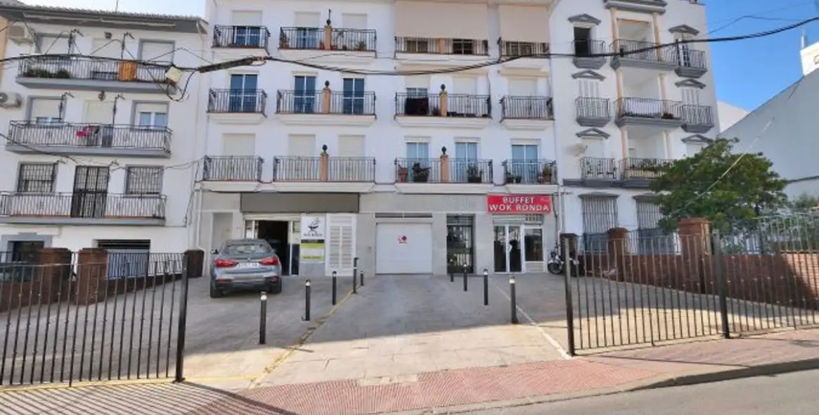 Venta de local comercial en Ronda 2