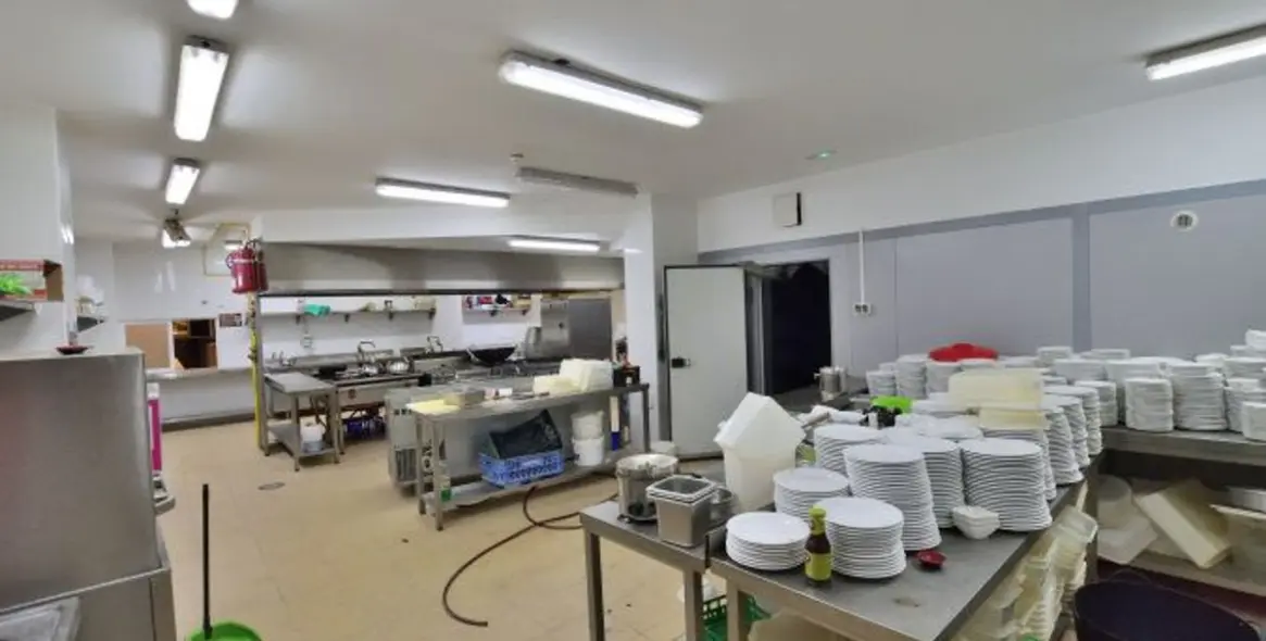 Venta de local comercial en Ronda 33