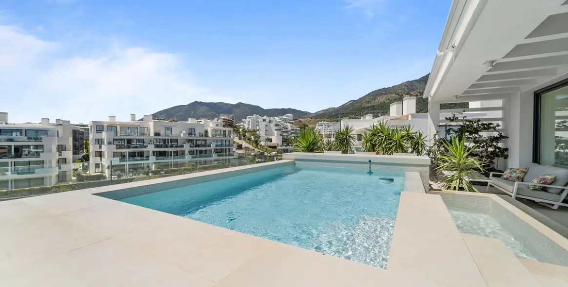Sale of penthouse in Fuengirola 1