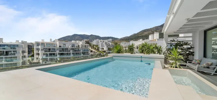 Sale of penthouse in Fuengirola 0