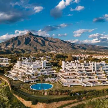Sale of middle floor apartment in Marbella