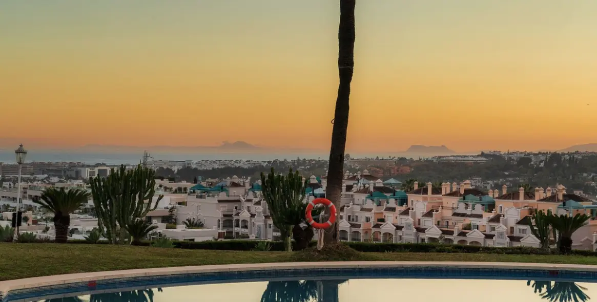 Sale of middle floor apartment in Marbella 2