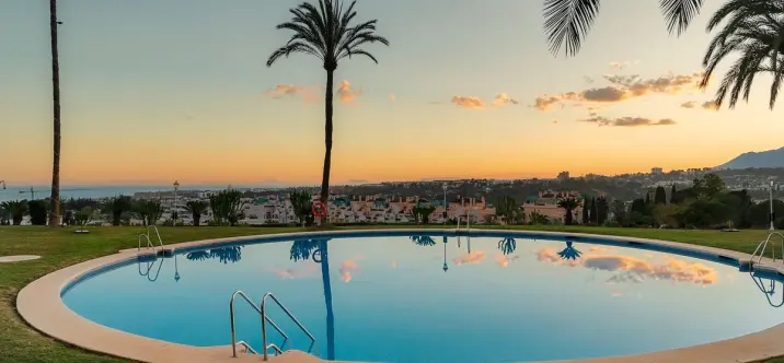 Sale of middle floor apartment in Marbella 2