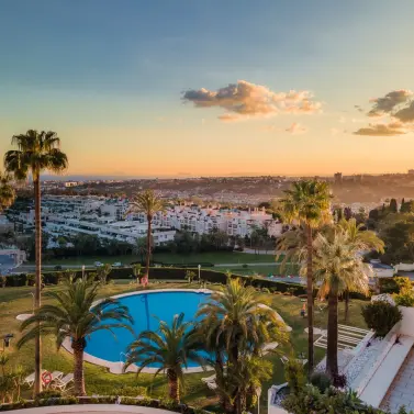 Sale of middle floor apartment in Marbella