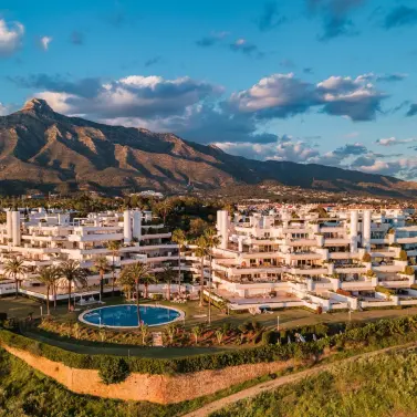 Sale of middle floor apartment in Marbella