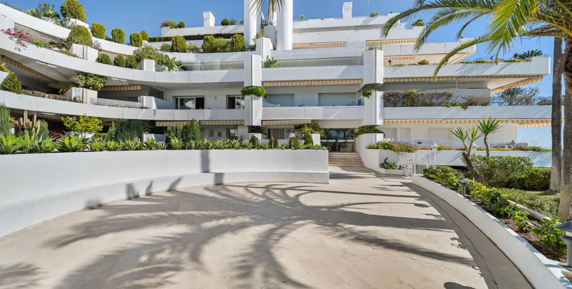 Sale of middle floor apartment in Marbella 48