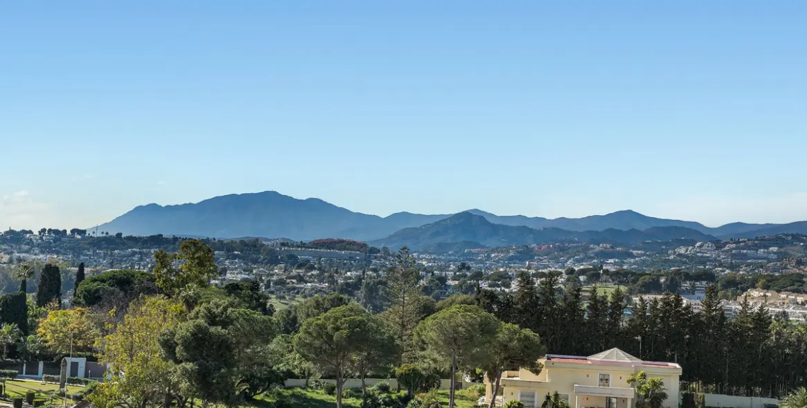 Sale of middle floor apartment in Marbella 54