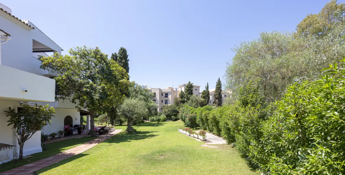 Sale of penthouse duplex in Puerto Banús 3
