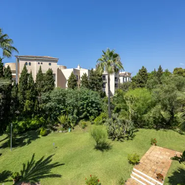 Sale of penthouse duplex in Puerto Banús