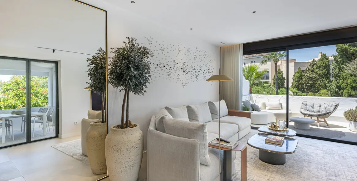Sale of penthouse duplex in Puerto Banús 10