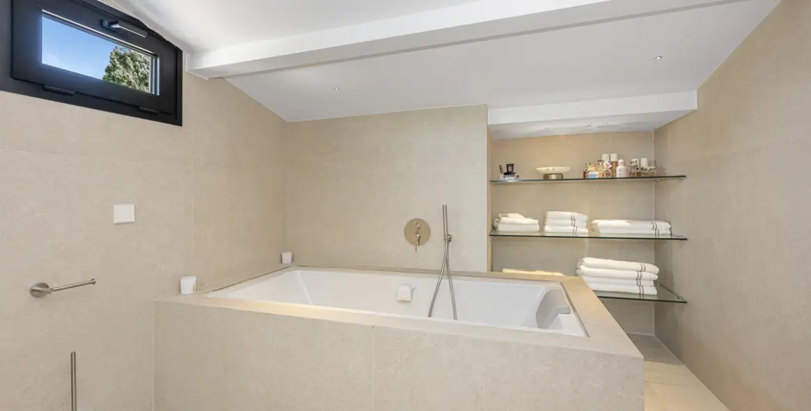 Sale of penthouse duplex in Puerto Banús 15