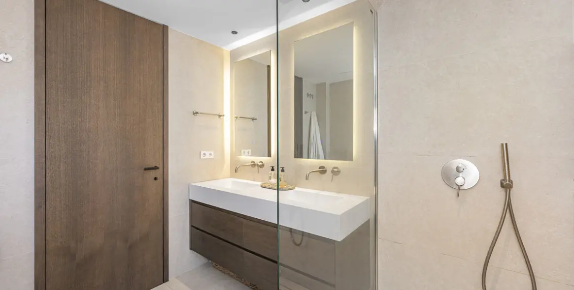 Sale of penthouse duplex in Puerto Banús 16