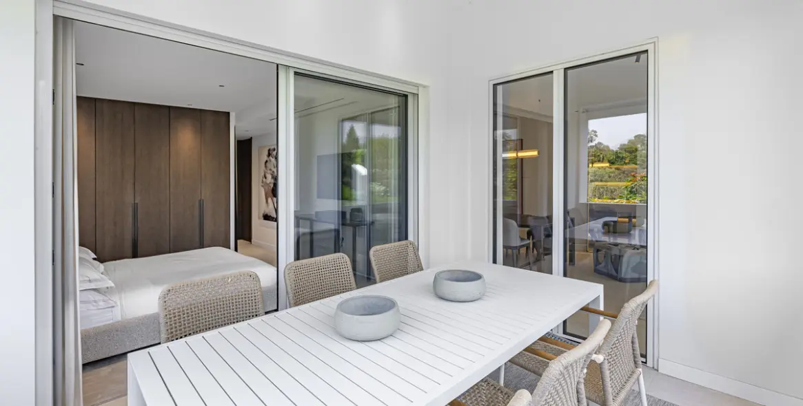 Sale of penthouse duplex in Puerto Banús 43