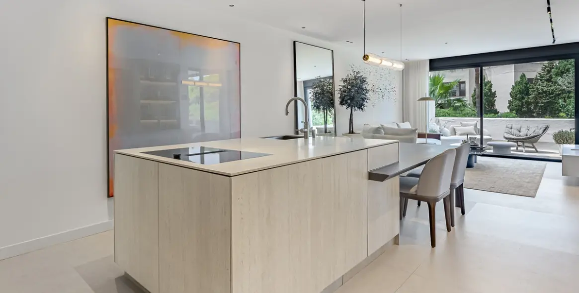 Sale of penthouse duplex in Puerto Banús 44