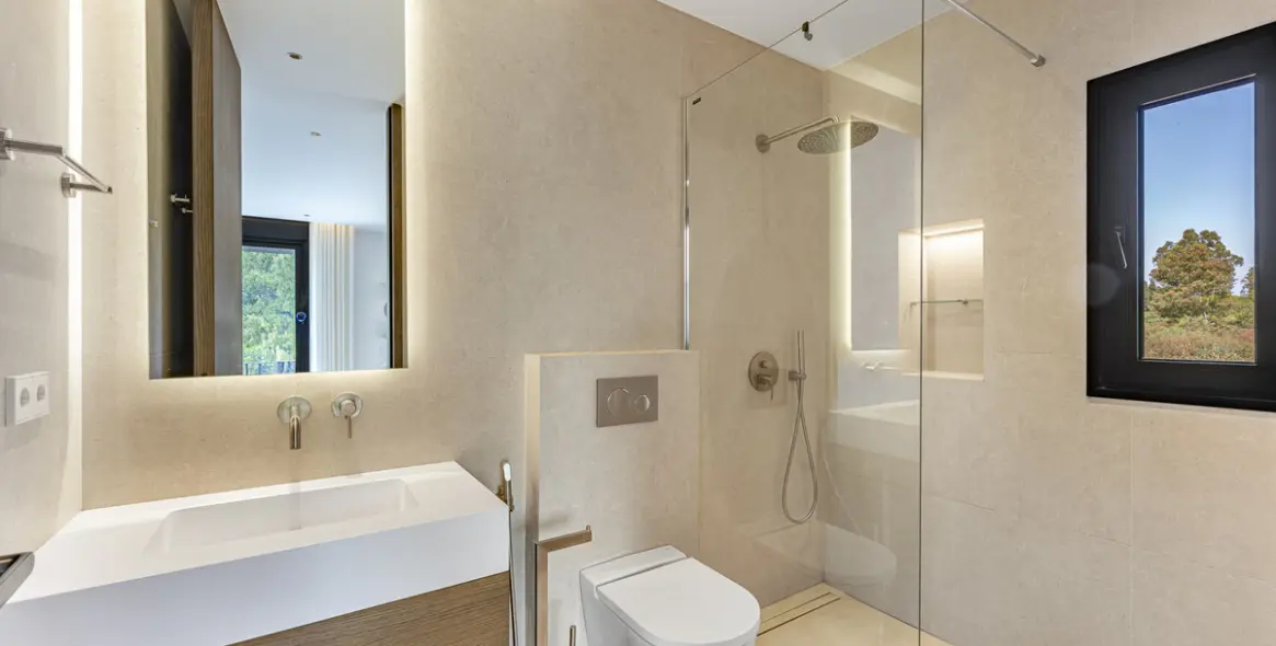 Sale of penthouse duplex in Puerto Banús 45