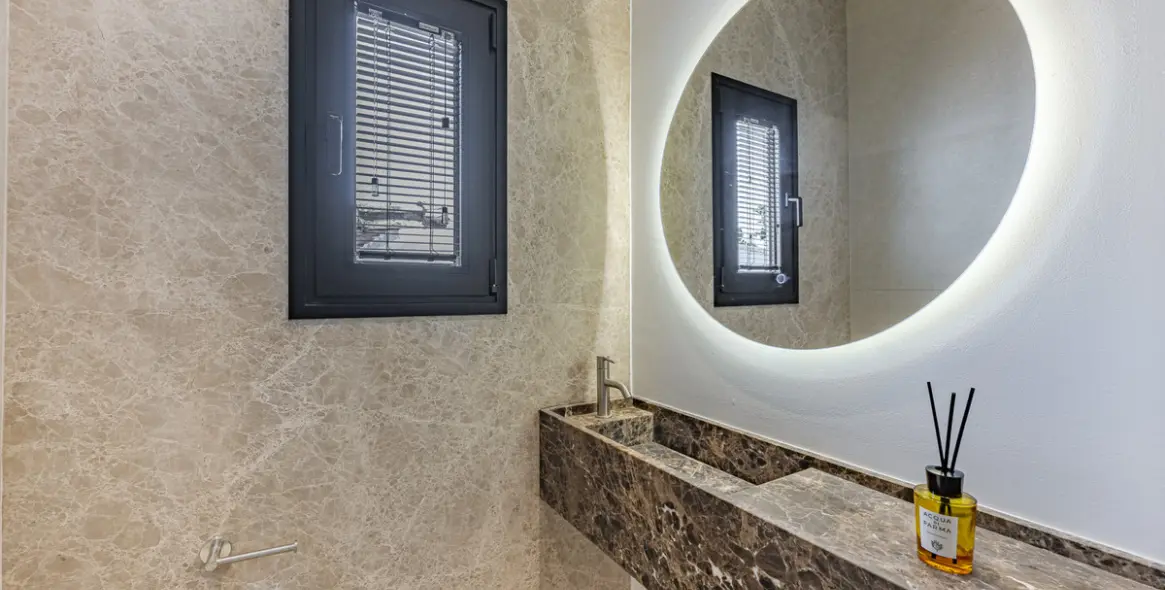 Sale of penthouse duplex in Puerto Banús 46