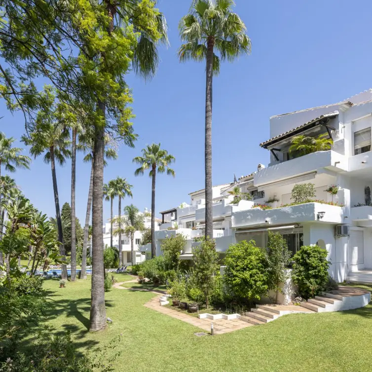 Продажа двухуровневого пентхауса в Puerto Banús