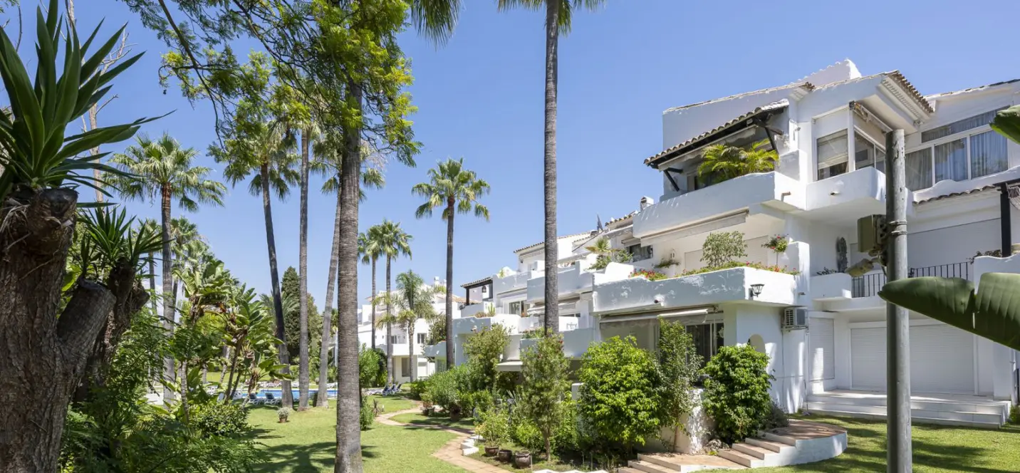 Продажа двухуровневого пентхауса в Puerto Banús 0