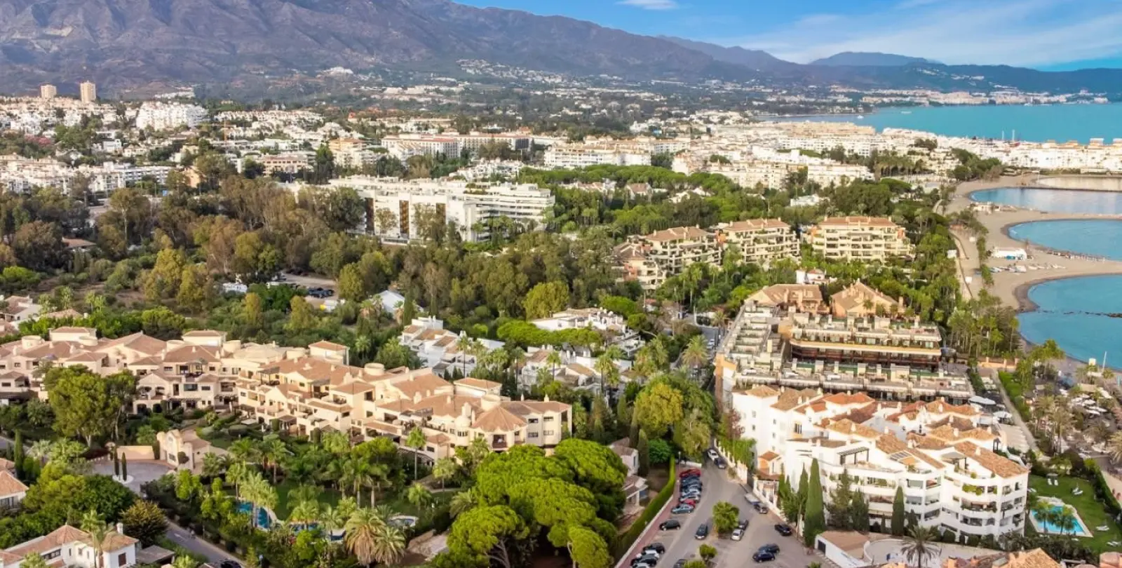 Sale of penthouse duplex in Puerto Banús 2