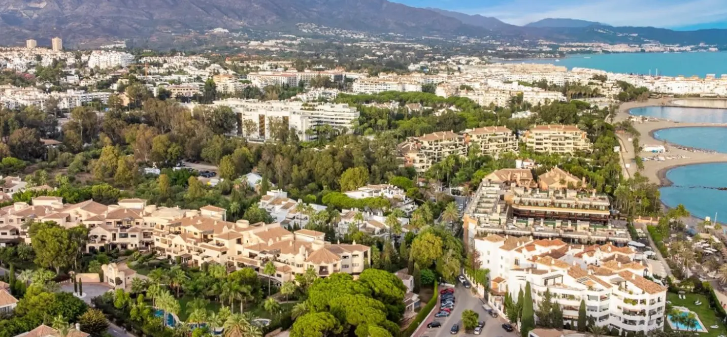 Продажа двухуровневого пентхауса в Puerto Banús 1