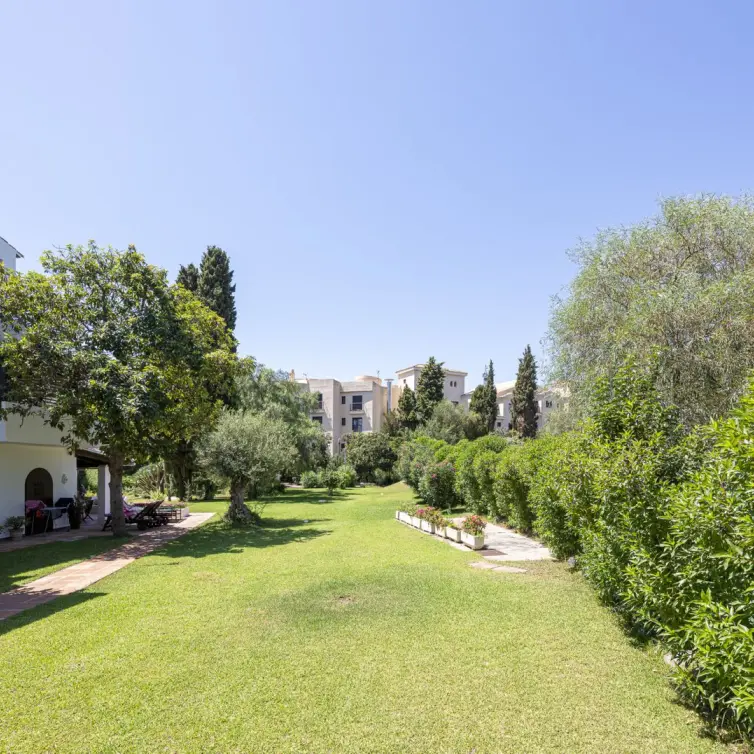 Продажа двухуровневого пентхауса в Puerto Banús