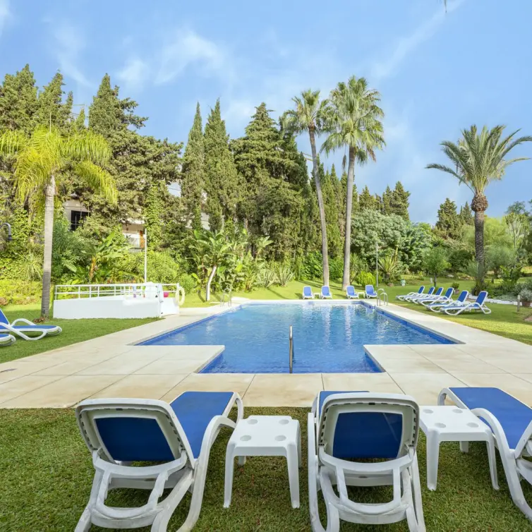 Продажа двухуровневого пентхауса в Puerto Banús