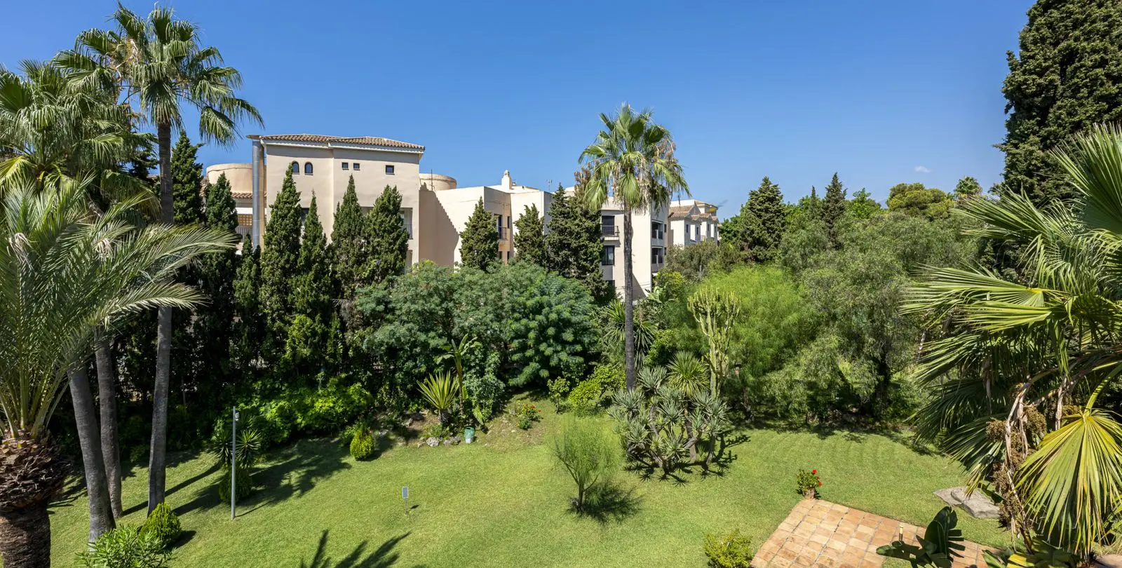 Sale of penthouse duplex in Puerto Banús 5
