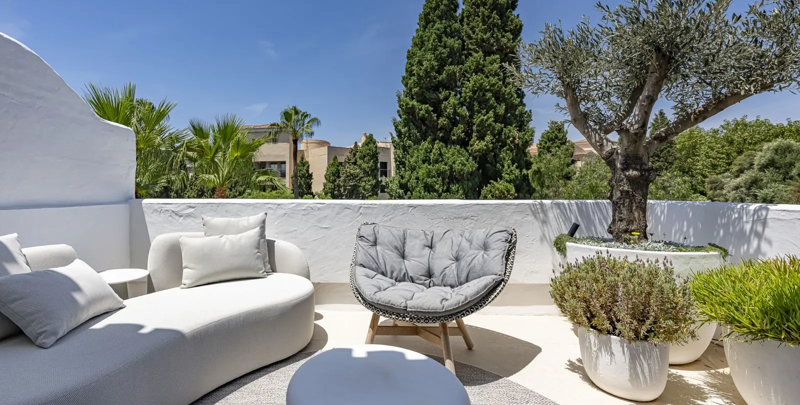 Sale of penthouse duplex in Puerto Banús 7