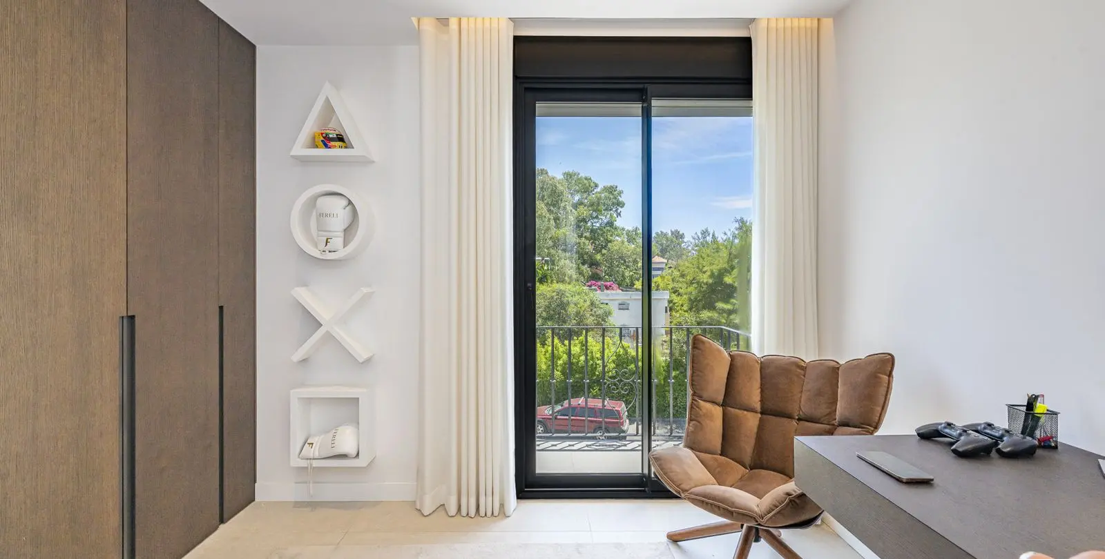 Sale of penthouse duplex in Puerto Banús 12