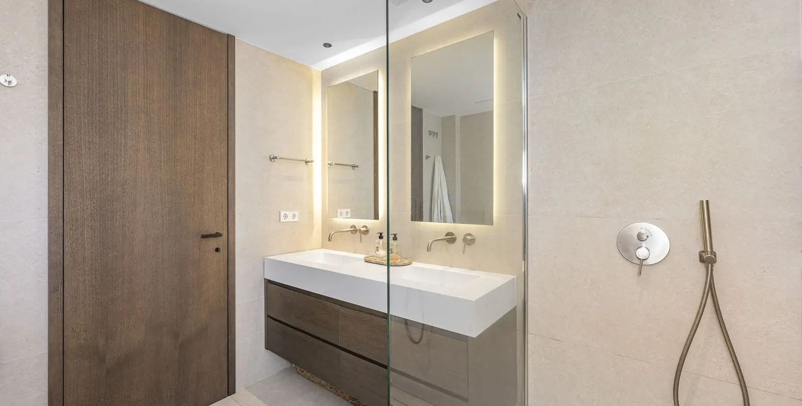 Sale of penthouse duplex in Puerto Banús 16