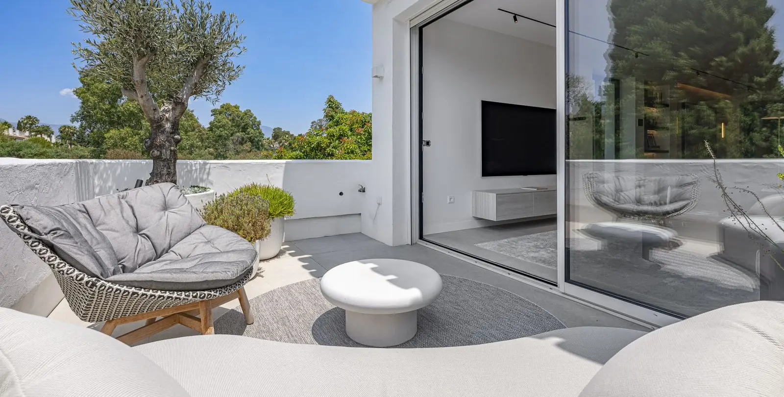 Sale of penthouse duplex in Puerto Banús 28