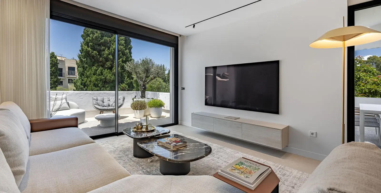 Sale of penthouse duplex in Puerto Banús 33