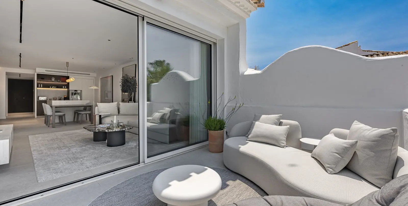Sale of penthouse duplex in Puerto Banús 34