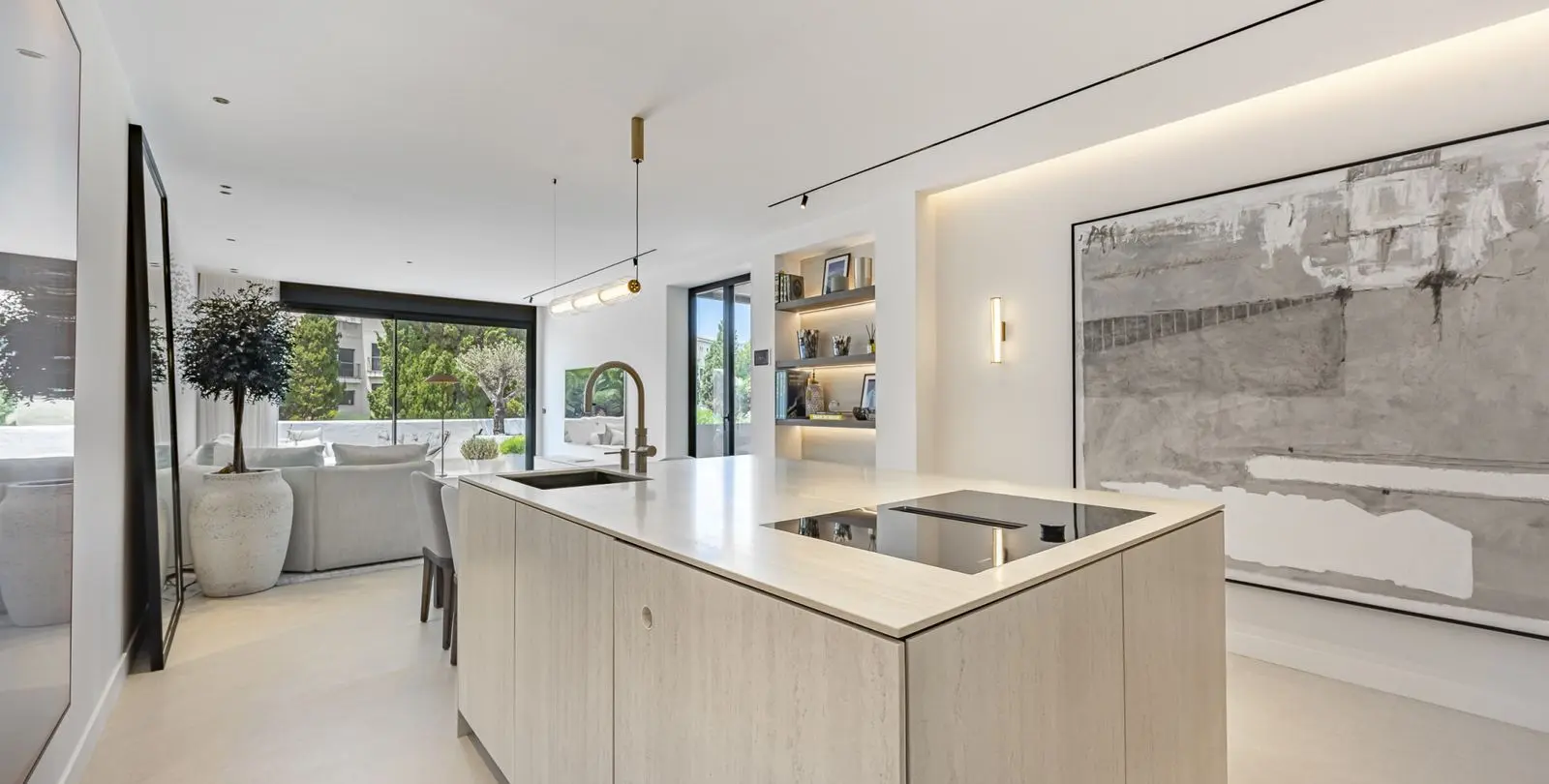 Sale of penthouse duplex in Puerto Banús 35
