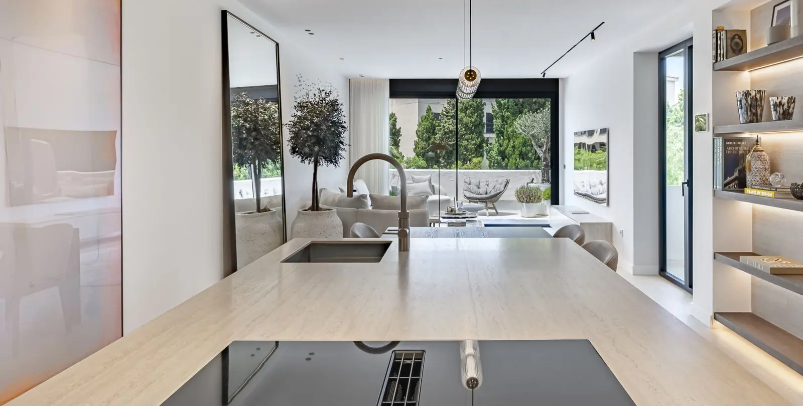 Sale of penthouse duplex in Puerto Banús 36