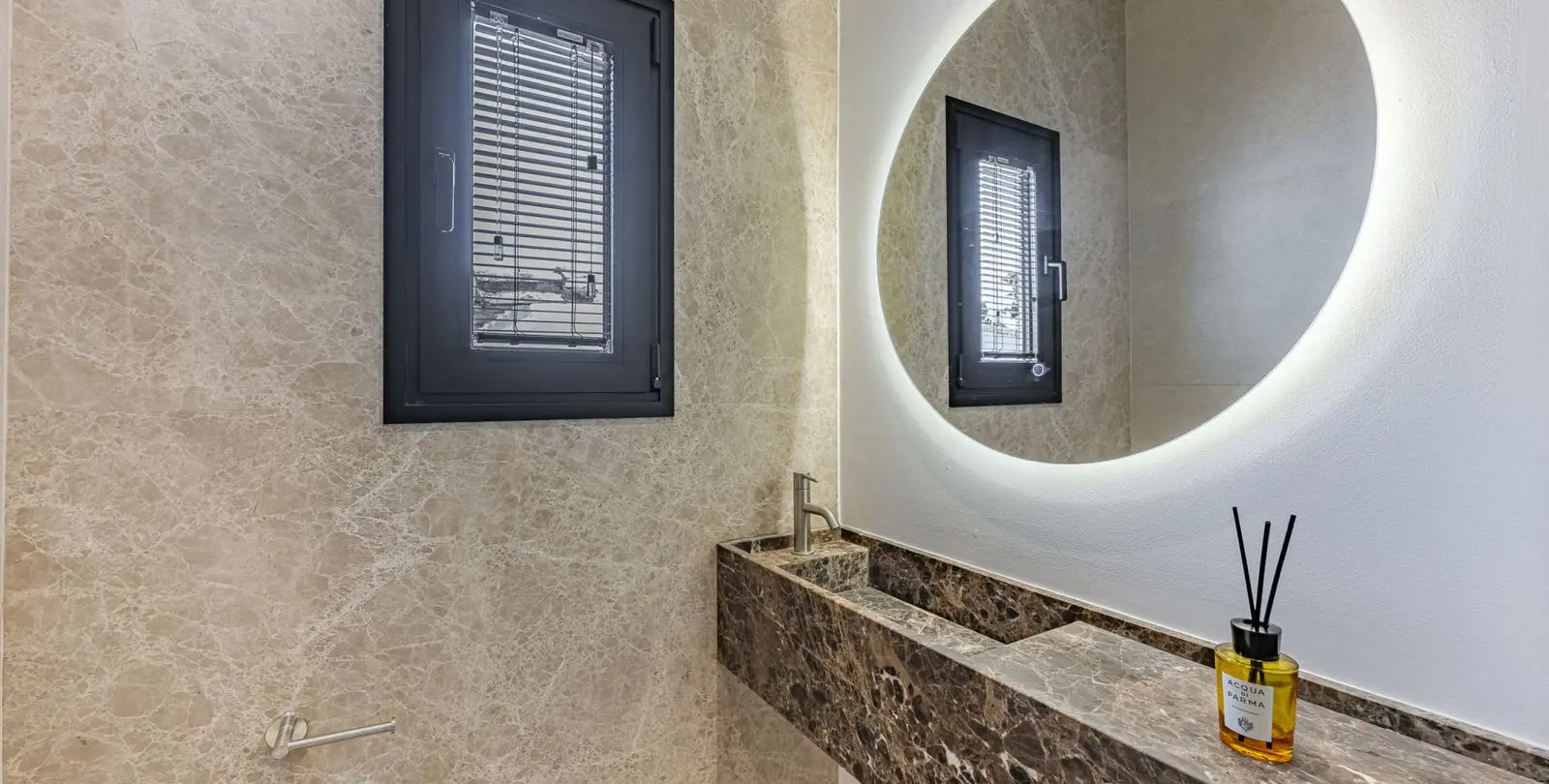 Sale of penthouse duplex in Puerto Banús 46