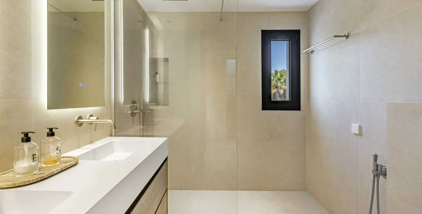 Sale of penthouse duplex in Puerto Banús 48