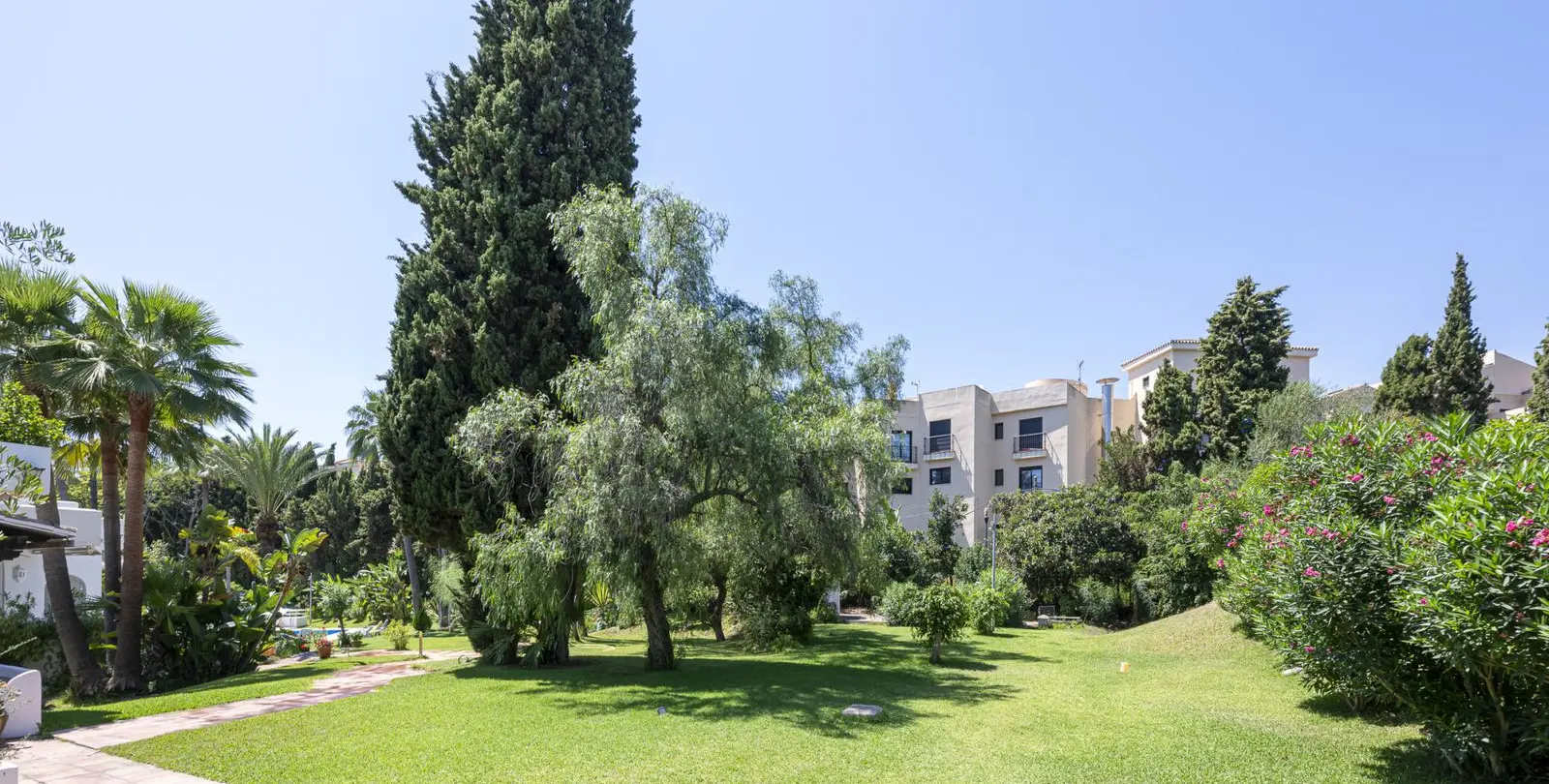 Sale of penthouse duplex in Puerto Banús 54