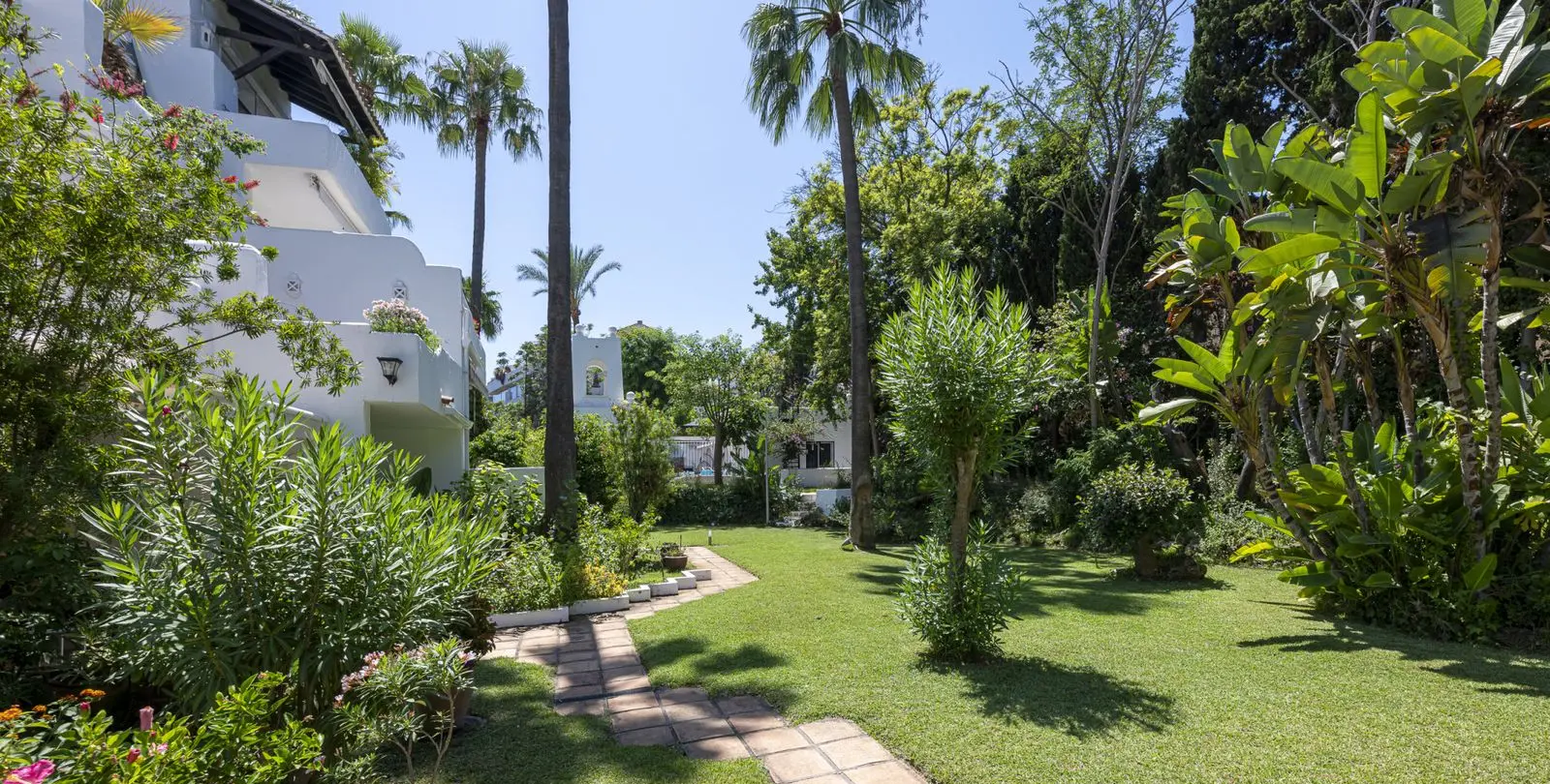 Sale of penthouse duplex in Puerto Banús 55