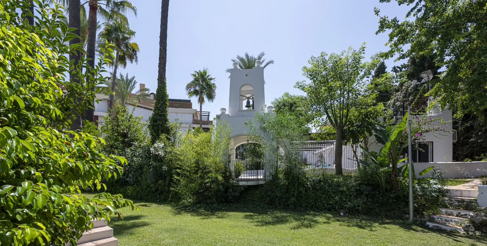 Sale of penthouse duplex in Puerto Banús 56