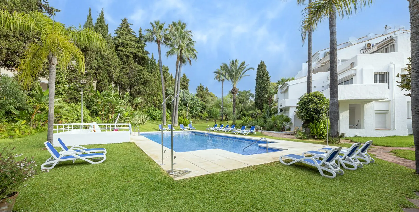 Sale of penthouse duplex in Puerto Banús 58