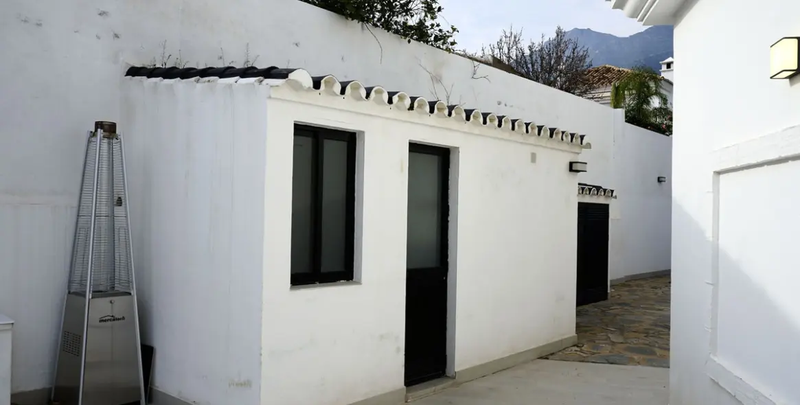 Sale of detached villa in Marbella 8
