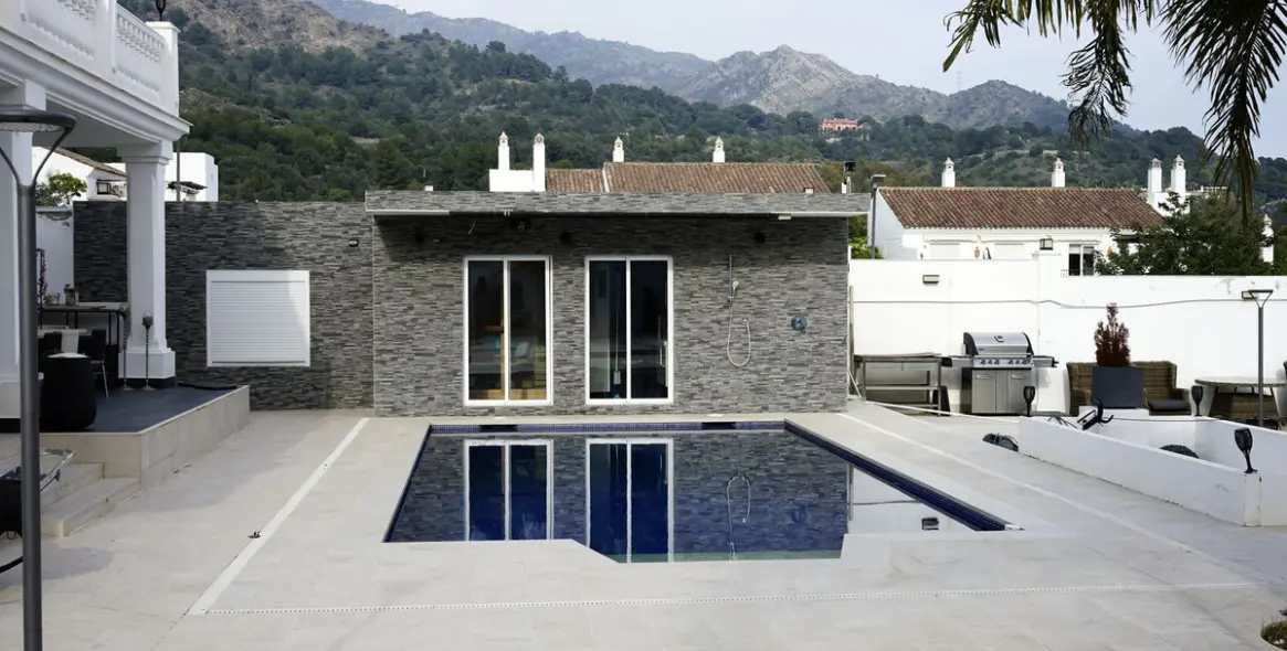 Sale of detached villa in Marbella 10